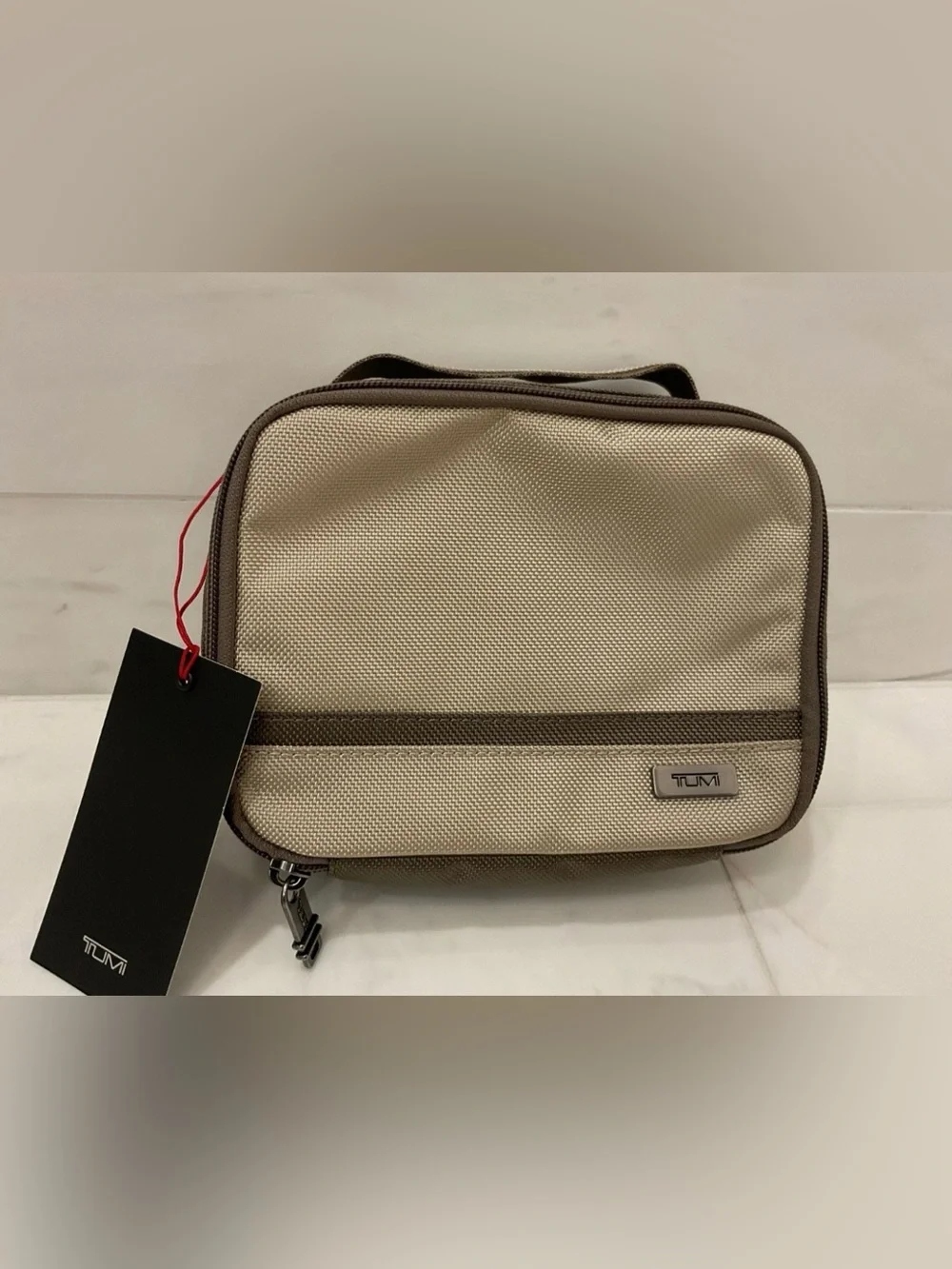 NEW TUMI Zippered CUBE TRAVEL POUCH - Cosmetic Bag - TONAL SAND
